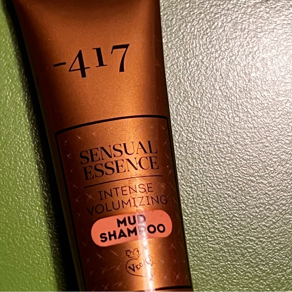 -417 Sensual Essence Intense Volumizing Vegan Mud Shampoo